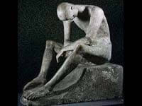 Austria: risarcimenti ai gay condannati - 0107 statua triste 1 - Gay.it Archivio