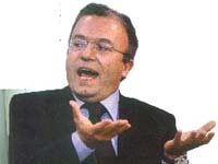 Val D'Aosta: le reazioni di Arcigay e An - 0109 storace - Gay.it Archivio