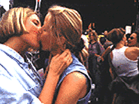 Registro per coppie a Bolzano: esulta GayLib - 0112 bacio 2 - Gay.it Archivio