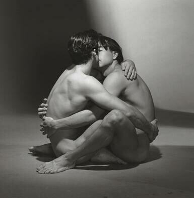 UNIONI GAY, IL SI DELL'EUROPA - 0244 bacio - Gay.it Archivio
