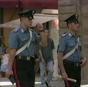 QUANDO LA POLIZIA DIVENTA AMICA DEI GAY - 0244 polizia3 - Gay.it Archivio
