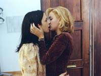 VIVERE NELL'OMBRA - 0248 scarlet diva bacio - Gay.it Archivio