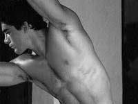 JUST ENOUGH GAY: E' L'UOMO DEL 3000 - 0252 banderas1 - Gay.it Archivio