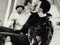 KISS2PACS, CHE FERMENTO! - 0253 bacionudo - Gay.it Archivio