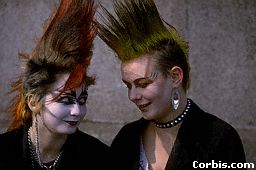 SITGES, LE NOTTI DEL CARNEVALE. - 0257 punkgirls - Gay.it Archivio