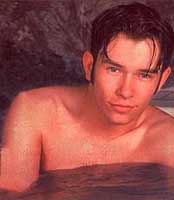 STEPHEN GATELY: BELLO, GAY E OUT! - 27 gately2 - Gay.it Archivio