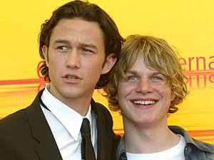 SPIKE LEESBO E PELLE CHE SCOTTA - Corbet e Gordon Levitt - Gay.it Archivio