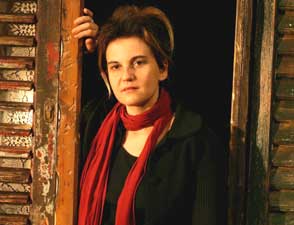 U FIGGHIU CU LI MINNI - EMMA DANTE - Gay.it Archivio