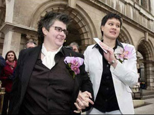 GB: due donne le prime a 'sposarsi' a Belfast - Grainne Close - Gay.it Archivio