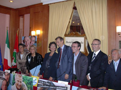 FASSINO: INSIEME PER IL PACS! - Gruppo01 fassino - Gay.it Archivio