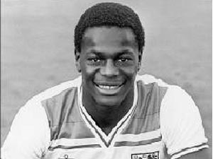 LARGO AI CALCIATORI GAY! - Justin Fashanu - Gay.it Archivio
