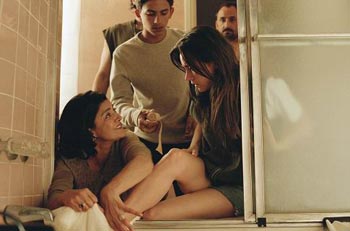 TRAVESTITO PER VIVERE - La casa di sabbia e nebbia - Gay.it Archivio