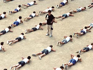 IL PRETE PED<i>R</i>OFILO - La mala educacion 9 - Gay.it Archivio