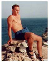 CHIAMATELO NANEROTTOLO! - M1 - Gay.it Archivio