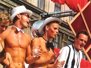 SIRENETTE GAY IN SFILATA - Mermaid Pride03 - Gay.it Archivio