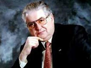 MORITZ, RE DEGLI ORSI - Moritz De Hadeln 6 - Gay.it Archivio