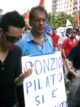 MILANO: AL PRIDE SVENTOLA IL PACS - PRIDE MILANO05 03 - Gay.it Archivio