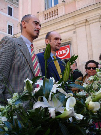 LE COPPIE GAY CI SONO - Pacs day Roma 2005 4 - Gay.it Archivio