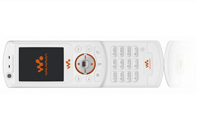 IL CELLULARE? UN IMPIANTO HI-FI! - Sony Ericsson W900 2 - Gay.it Archivio