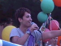GAY E LESBICHE, VOTATE PER VOI! - Titti de Simone - Gay.it Archivio