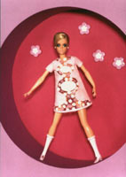 COME FOSSE UNA BAMBOLA. - Twiggy - Gay.it Archivio