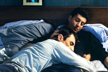 IN FILA DAVANTI AL CINEMA GAY - WildSide2 - Gay.it Archivio