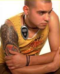 UN CELLULARE DA INDOSSARE - Xelibri2 - Gay.it Archivio