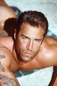 UN CORPO CHE CRESCE - aging06 - Gay.it Archivio
