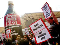 AIUTI: IL VACCINO E' LONTANO - aids2002 05 - Gay.it Archivio