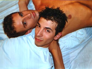 GAY È SERIAL - amici di oskar2 - Gay.it Archivio