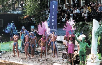 PRIDE IN BARCA AD AMSTERDAM - amsterdam pride02 - Gay.it Archivio