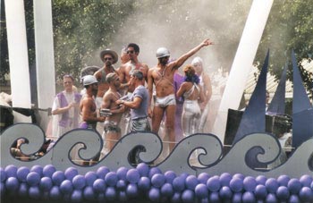 PARTY, IN ONORE DELLA REGINA - amsterdam pride03 - Gay.it Archivio