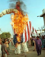 IN GUERRA DA SEMPRE - attacco02 - Gay.it Archivio