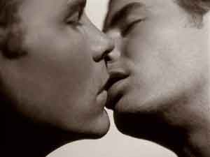 BELGIO: SÌ AI MATRIMONI GAY - bacio20 1 - Gay.it Archivio
