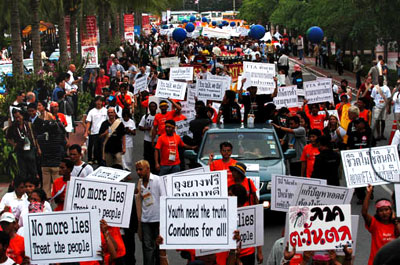 AIDS: BANGKOK SCOPPIA LA PROTESTA - bangkok aids3 - Gay.it Archivio