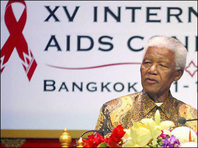 Sudafrica: cerimonia funebre per figlio Mandela - bangkok aids6 - Gay.it Archivio