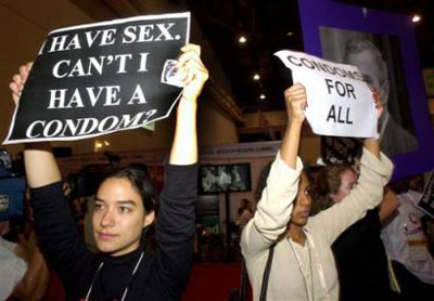 LA CONFERENZA DELLE CONTESTAZIONI - bangkok aids8 - Gay.it Archivio