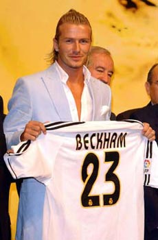 BECKHAM SI RIVELA A MADRID - beckham21 - Gay.it Archivio