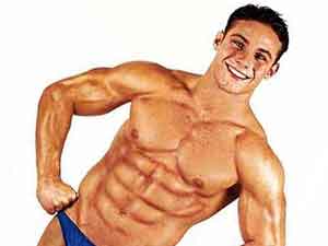 MUSCOLI DA VENTENNI - bello giovane25 - Gay.it Archivio