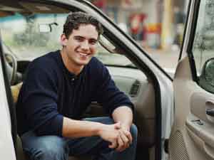 BOLLO AUTO, CHE MISTERO! - bello macchina 2 - Gay.it Archivio