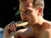 ESTATE: BELLI E LEGGERI - bello frutta02 - Gay.it Archivio
