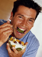 ESTATE: BELLI E LEGGERI - bello frutta04 - Gay.it Archivio