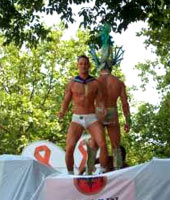 ALLA CONQUISTA DEI TEDESCHI - berlingaypride02 - Gay.it Archivio