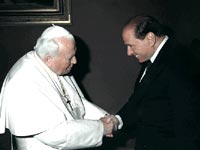 Roma: Papa a Montecitorio, il "NO" dei gay - berlusconi papa - Gay.it Archivio