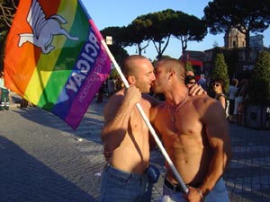 Roma: folla colorata al Pride. Domani la cronaca - bobybuilder pride02 1 - Gay.it Archivio