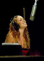 MARIAH SCINTILLA ANCORA? - candid 50 - Gay.it Archivio