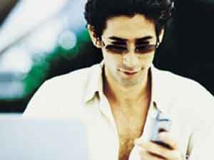 CELLULARE? ROTTO IN UN ANNO - cellulare nuovo01 - Gay.it Archivio