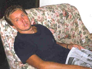 CLAUDIO: GAY, CON IRONIA - claudiobertini02 - Gay.it Archivio
