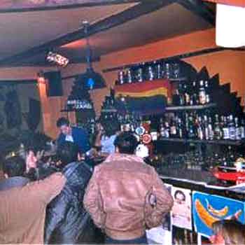 UN BAR PER GENTE DI "FUORI" - comingout01 - Gay.it Archivio