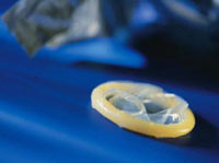 AMARE VUOL DIRE… - condom01 1 - Gay.it Archivio